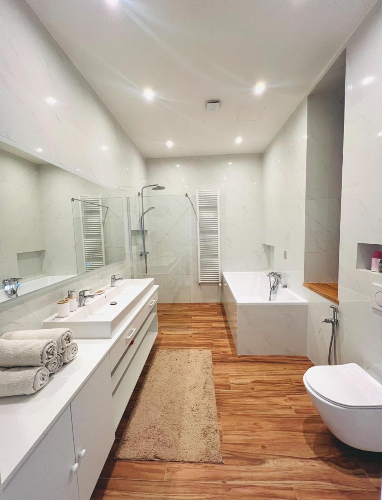 Wenceslas Square Apartment 150 M2 Praha Bagian luar foto